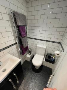 Ένα μπάνιο στο Self contained one bedroom flat in the heart of Brighton, close to the beach
