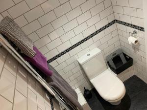 Ένα μπάνιο στο Self contained one bedroom flat in the heart of Brighton, close to the beach