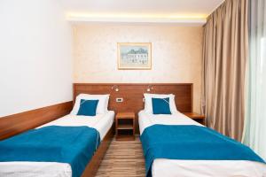 Rúm í herbergi á Hotel Bistrik City Center +37 myndir