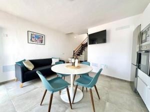 a living room with a table and chairs and a couch at Ocean View El Varadero in Punta Mujeres