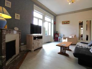 TV a/nebo společenská místnost v ubytování Appartement Les Glycines
