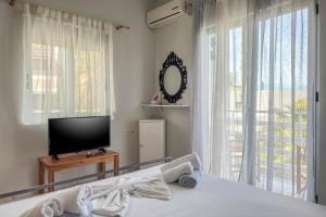 Μια τηλεόραση ή/και κέντρο ψυχαγωγίας στο Alisahni Home 1