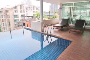 a swimming pool on top of a building at ICON NARINDRA SUITES HOTEL Sukhumvit Bangkok Thailand 50sqm to 90sqm Rooms & FREE Minibar in Bangkok