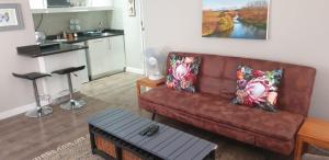 Χώρος καθιστικού στο Dragon's Lair Self Catering