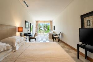 Кровать или кровати в номере Plaza Resort