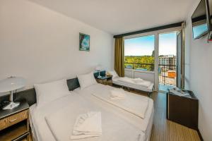 Photo de la galerie de l'établissement Hotel Európa, à Siófok