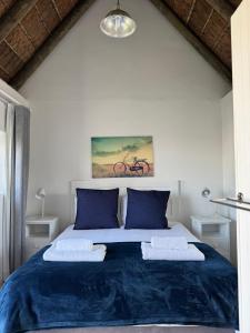 Ένα ή περισσότερα κρεβάτια σε δωμάτιο στο Shoreline Cottage