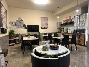 Televiisor ja/või meelelahutuskeskus majutusasutuses 五星佶民宿