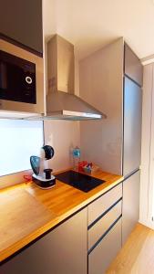 A kitchen or kitchenette at Casa Flotante en el Puerto de Vigo - Different Charter