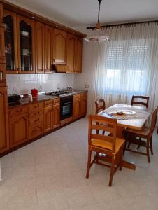O bucătărie sau chicinetă la Casa Vacanze Anna