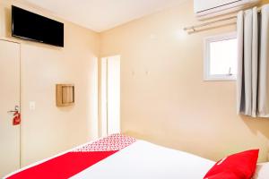 Postel nebo postele na pokoji v ubytování OYO Hotel Itarantim, São Paulo