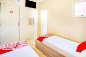 Postel nebo postele na pokoji v ubytování OYO Hotel Itarantim, São Paulo