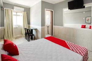 Postel nebo postele na pokoji v ubytování OYO Hotel Boneville, São Paulo