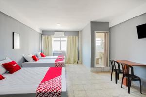 Postel nebo postele na pokoji v ubytování OYO Hotel Boneville, São Paulo