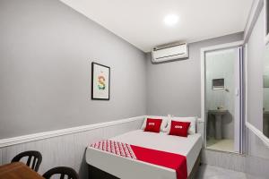 Postel nebo postele na pokoji v ubytování OYO Hotel Boneville, São Paulo