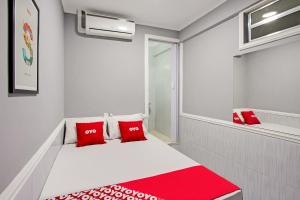 Postel nebo postele na pokoji v ubytování OYO Hotel Boneville, São Paulo