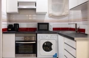 Kuchyň nebo kuchyňský kout v ubytování Stay U-nique Apartments Radas