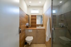 Koupelna v ubytování Provençal stone T3 cottage in a tourist residence