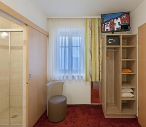 Telewizja i/lub zestaw kina domowego w obiekcie Hotel Restaurant Wallner I contactless check-in