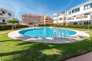 Bazén v ubytovaní VB Pueblo del Parque 2BDR Apartment alebo v jeho blízkosti