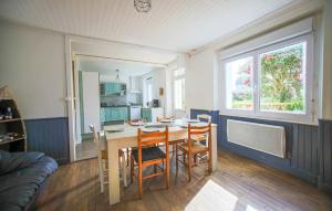 a kitchen and dining room with a table and chairs at 3 Bedroom Stunning Home In Plougasnou in Plougasnou
