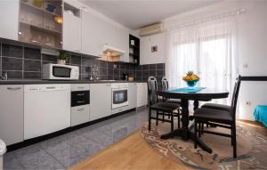 Kuchyň nebo kuchyňský kout v ubytování Apartments Tresan