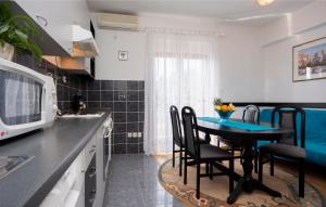 Kuchyň nebo kuchyňský kout v ubytování Apartments Tresan + 37 fotografií
