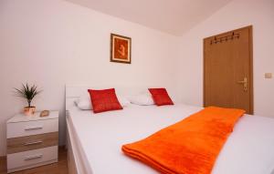 Postel nebo postele na pokoji v ubytování Apartments Tresan