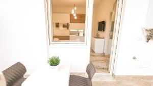 Ένα μπάνιο στο Luxury Rome by the Sea