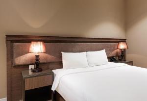 Ένα ή περισσότερα κρεβάτια σε δωμάτιο στο Collection O Le Grand Hanoi hotel - The Tryst