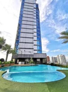 Bazén v ubytování Capital O 75451 Podstel Hostel Bangkok nebo v jeho okolí