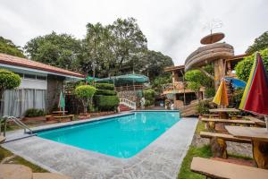 a swimming pool in front of a house at OYO 588 Sunrock Resort in Antipolo