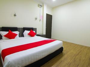 Postel nebo postele na pokoji v ubytování OYO 43915 T P Hotel