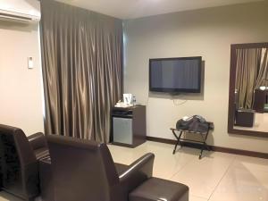 Μια τηλεόραση ή/και κέντρο ψυχαγωγίας στο Capital O Rail Hotel