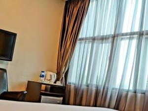 Μια τηλεόραση ή/και κέντρο ψυχαγωγίας στο Capital O Rail Hotel