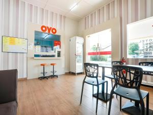 Posezení v ubytování OYO 44094 Bangi Lanai Hotel