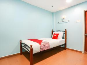 Postel nebo postele na pokoji v ubytování OYO 44094 Bangi Lanai Hotel