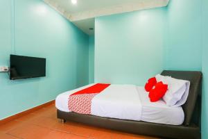 TV a/nebo společenská místnost v ubytování OYO 44094 Bangi Lanai Hotel