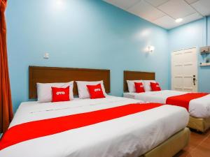 Postel nebo postele na pokoji v ubytování OYO 44094 Bangi Lanai Hotel