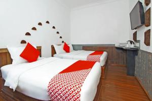 Postel nebo postele na pokoji v ubytování OYO 210 Hotel Five 2