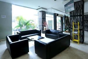 Posezení v ubytování Super OYO Townhouse OAK Hotel Fiducia Pondok Gede