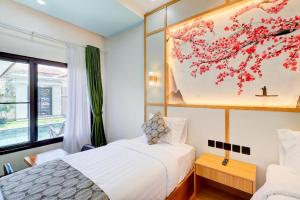 Postel nebo postele na pokoji v ubytování Collection O Samurai Hotel