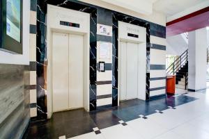 a hallway with three doors in a building at Collection O Baros Near Stasiun Cimahi in Cimahi