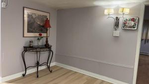 Gallery image of Renovated 2 Queen Beds Unit with Private Kitchen and Bathroom Near Yonge Street Basement in Richmond Hill