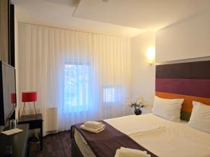 Rúm í herbergi á Hotel Hecco