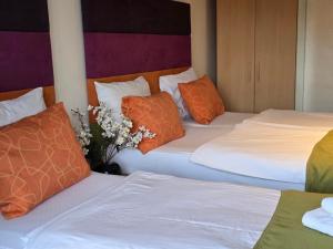 Rúm í herbergi á Hotel Hecco