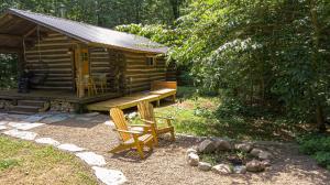 a log cabin with a table and two chairs in front at Vanderkamp in Cleveland