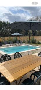 Bazén v ubytování Bastide 3 chambres 6personnes avec piscine sur Aix en Provence nebo v jeho okolí