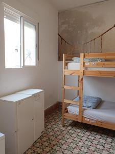 Rúm í herbergi á Lua Lua Hostel Las Palmas