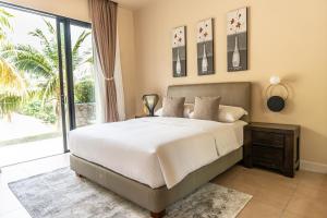 En eller flere senge i et værelse på White Monkey Villa - Private Pool & Jacuzzi + 86 billeder